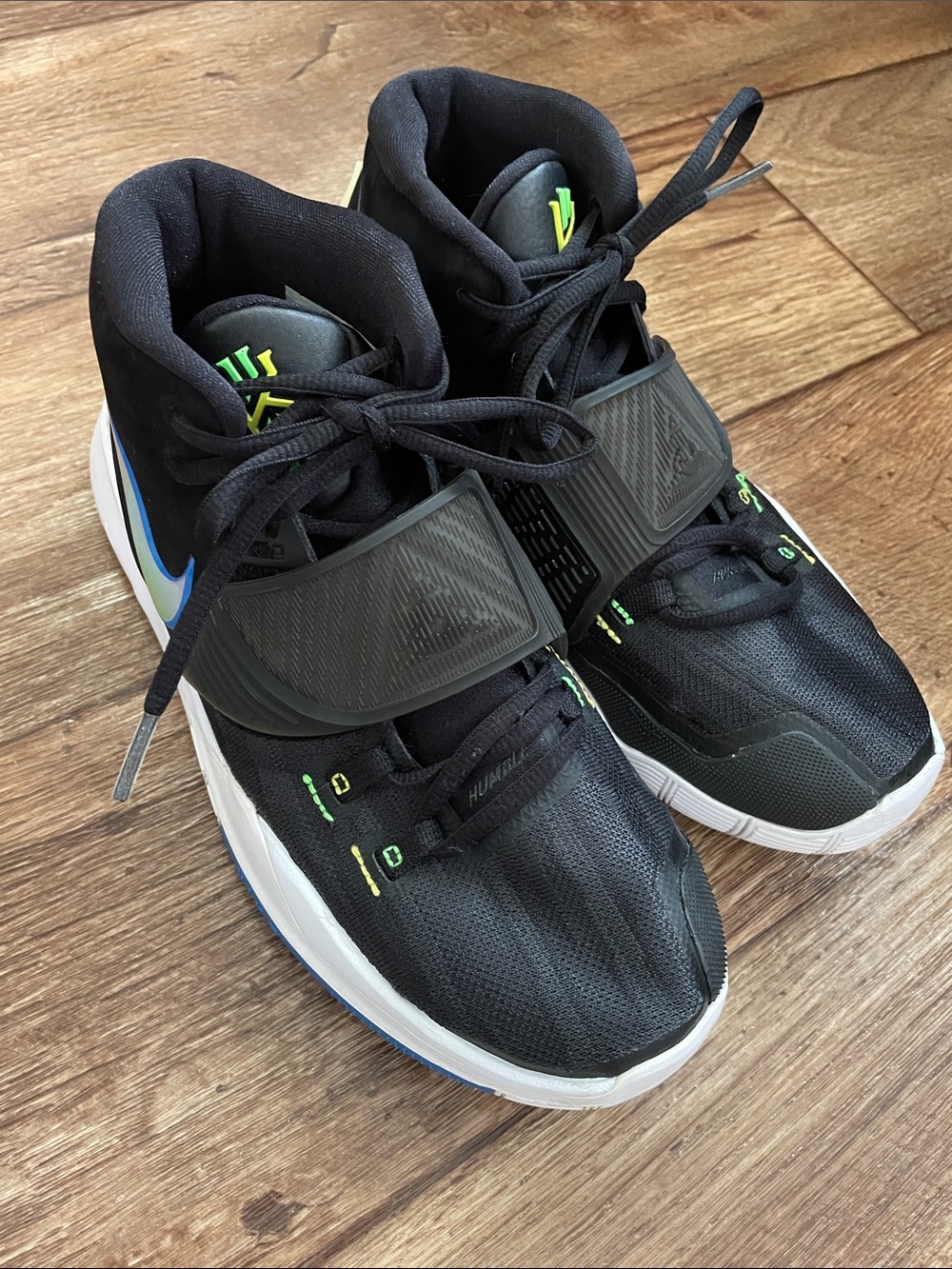 Nike Kyrie 6 Shutter Shades Basketball Sneakers Glow in the dark Kids Size 7Y